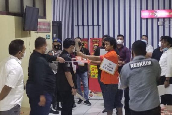 Duel Maut Taufik vs Wanto, Satu Nyawa Melayang, Pisau Menancap di Dada - JPNN.COM