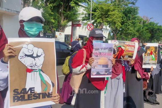 Massa di Surabaya Desak Pemerintah Membayar Utang kepada Palestina - JPNN.COM