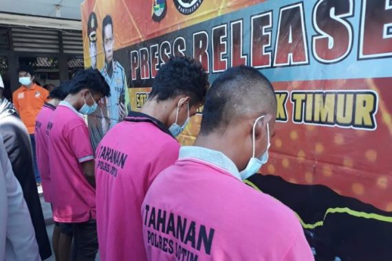 5 Pemerkosa Siswi SMP di Berugak Sawah Ditangkap, Satu Lagi Masih Diburu - JPNN.COM