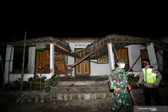 Gempa Blitar Merusak Ratusan Rumah di Jawa Timur - JPNN.COM