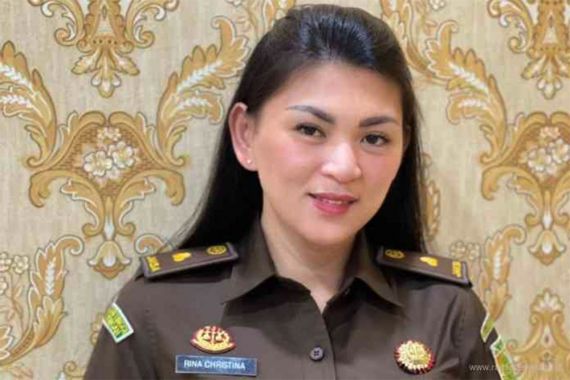 Tentang Rina Christina, Jaksa Cantik Istri Pak Kapolsek - JPNN.COM