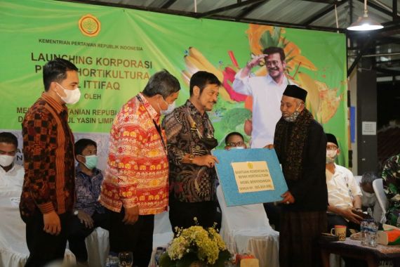 Mentan Syahrul Yasin Limpo Meluncurkan Korporasi Petani Hortikultura Ponpes Al-Ittifaq - JPNN.COM