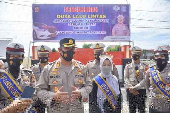 Wajah Cantik Gadis Aceh Ini Menghiasi Bak Truk dan Angkot, Kini Diangkat Jadi Duta Lalu Lintas - JPNN.COM