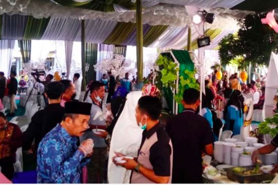 Tajir Melintir, Anggota Dewan Jatim Gelar Pesta Nikah 3 Hari, Protokol Kesehatannya Mana Pak? - JPNN.COM