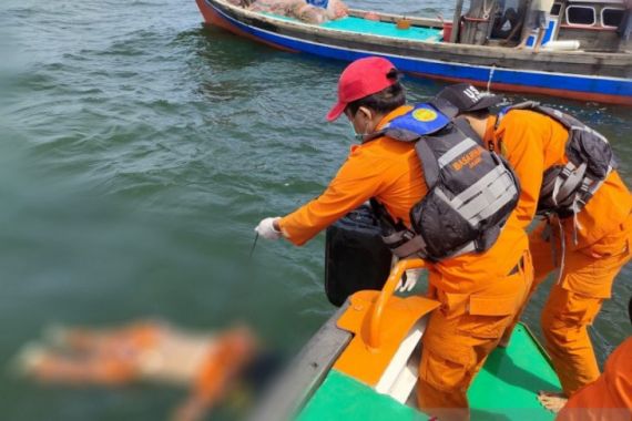 Tim SAR Baru Temukan Lima Jasad Penumpang KM Wicly, 3 Orang Lagi Masih Dalam Pencarian - JPNN.COM