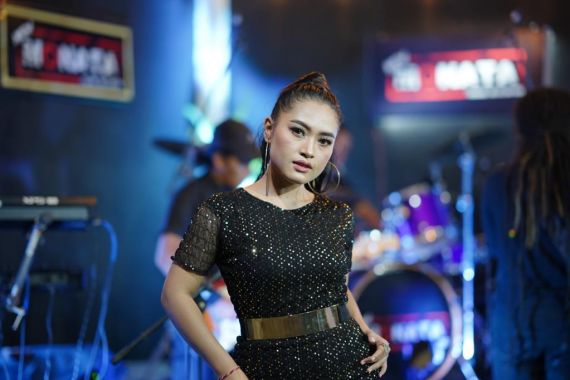 Hibur TKI, Lia Amelia Persembahkan Lagu Nasibku Ning Perantauan - JPNN.COM