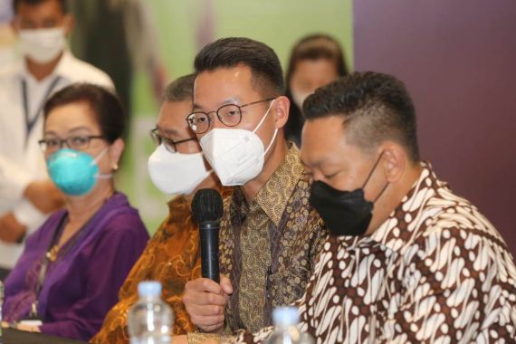 Nakes dari Siloam, Vaksinasi Gotong Royong di Spark Melayani 1.000 Orang per Hari - JPNN.COM