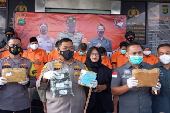 Narkoba Senilai Rp 2,6 Miliar Mau Diedarkan di Jabodetabek, Ini Para Pelakunya - JPNN.COM