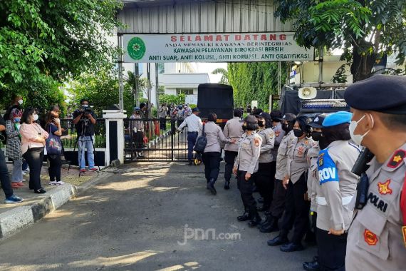 Sidang Pembacaan Vonis Habib Rizieq Hari Ini, PN Jaktim Dijaga Ketat, Lihat Itu - JPNN.COM