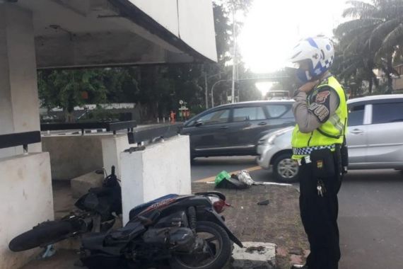 Berita Duka, Pemotor Tewas di Jalan MH Thamrin Jakarta, Diduga Korban Tabrak Lari - JPNN.COM