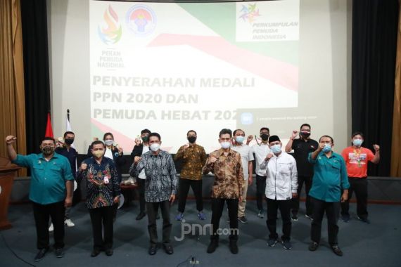 Kemenpora Serahkan Medali kepada Pemuda Hebat 2021 dan PPN 2020 - JPNN.COM