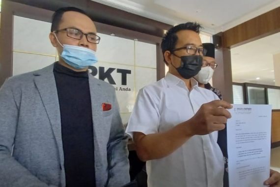 Pria ini Mengadu ke Jokowi, Minta Gubernur Khofifah dan Emil Dardak Dipecat - JPNN.COM
