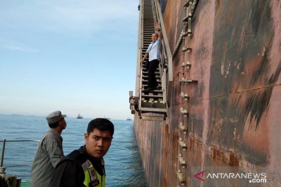 Kapal Tanker Asing Berbendara Iran dan Panama Tinggalkan Perairan Indonesia, Bebas - JPNN.COM