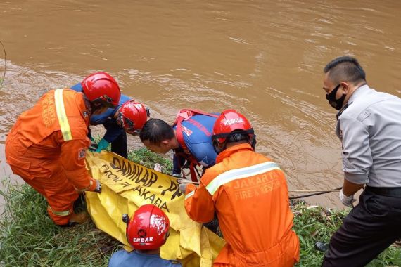 Ada Penemuan Mayat di Kali Pesanggrahan Jakarta Selatan, Siapa Dia? - JPNN.COM
