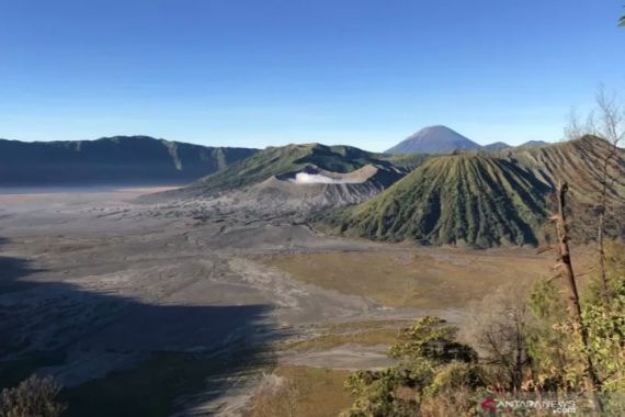 Sandiaga Ajak Pelaku Wisata Gunung Segera Berbenah - JPNN.COM