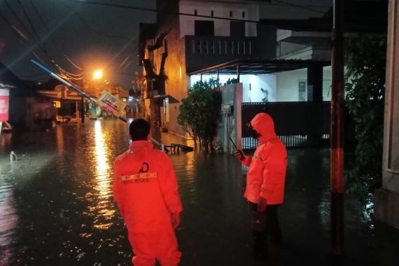 12 Titik di Kota Bekasi Terendam Banjir, Perumahan Ini Paling Parah - JPNN.COM