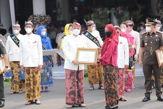 Rayakan Hari Jadi ke-728 Kota Surabaya, Pemkot Beri Penghargaan Kepada 16 Patriot Bangsa Kru Nanggala 402 - JPNN.COM