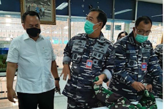 TNI AL Lakukan Pengawasan dan Supervisi Produksi Pakaian Dinas - JPNN.COM