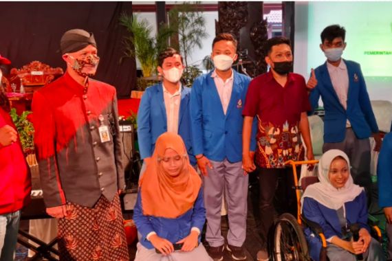 Pak Ganjar Terpesona Mendengar Suara See With Heart Band - JPNN.COM