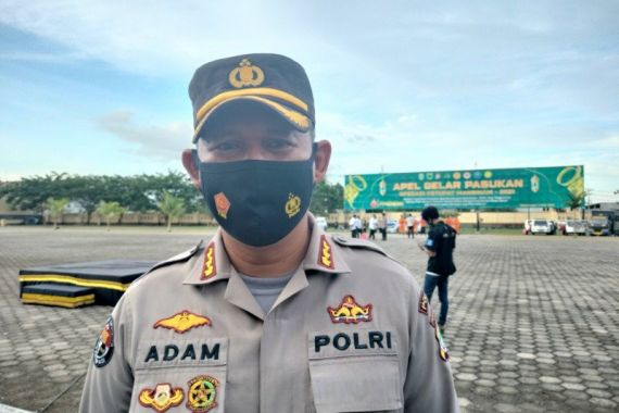 Polantas Sontoloyo, Kue Ulang Tahun TNI Malah Dijilat, Pantas Atasan Langsung Marah - JPNN.COM