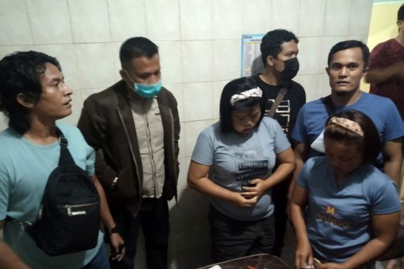 Wanita yang Tewas Tergantung di Pohon Kopi Ternyata Korban Pembunuhan, Pelakunya Dua IRT Ini - JPNN.COM