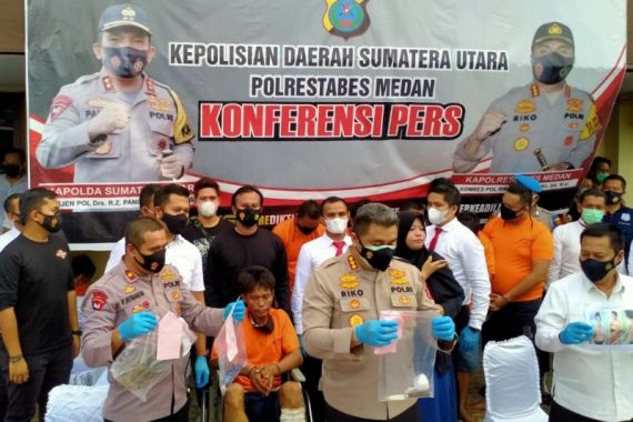 Nih Tampang Pelaku Begal Sadis di Lampu Merah Kota Medan, Korban Ditusuk 6 Kali - JPNN.COM
