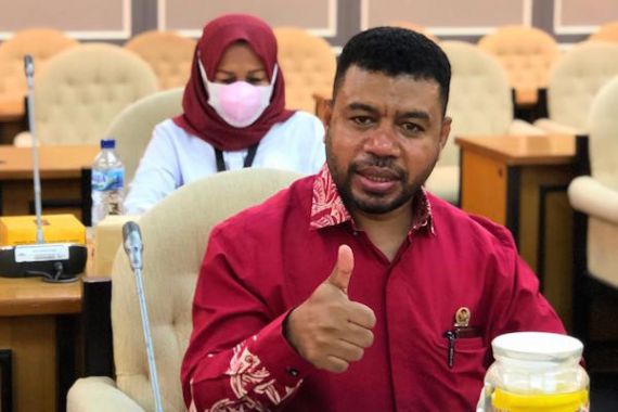 Filep Berharap Pemprov Papua Barat Mendukung Audit Otsus Termasuk Dana Hibah - JPNN.COM
