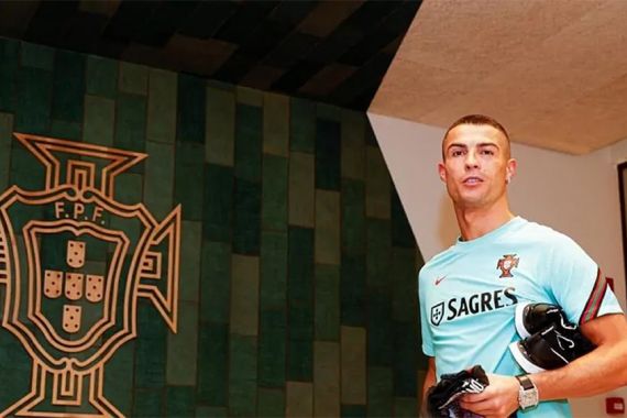Spanyol Vs Portugal: Perjalanan Ronaldo Mencari Klub Baru Dimulai - JPNN.COM