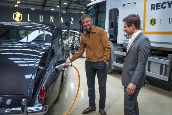 David Beckham jadi Investor Mobil Klasik Listrik Inggris - JPNN.COM