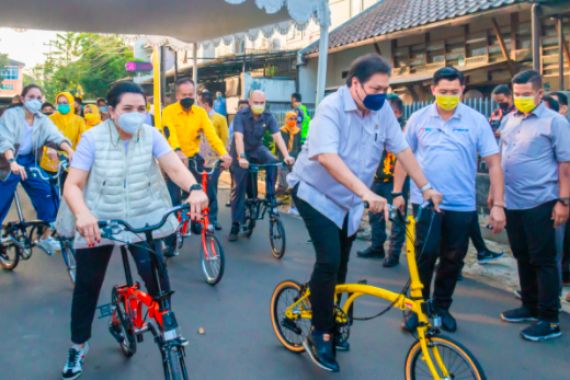 Dorong Sepeda Karya Anak Bangsa Tingkatkan Produksi, Airlangga: Ini Luar Biasa, Pembeli Harus Tunggu 45 Hari - JPNN.COM