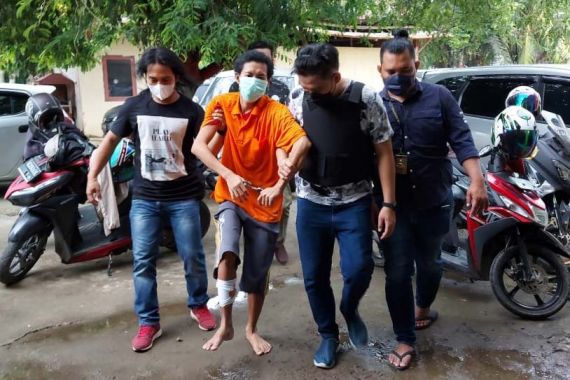 Kembali Berulah, M Chairudin Terpaksa Dibopong Polisi, Lihat - JPNN.COM