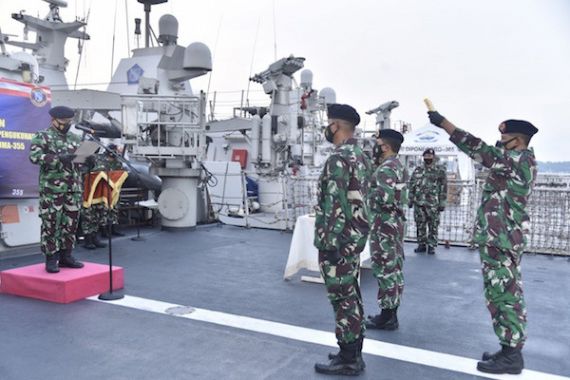 Dua Jabatan Komandan KRI Jajaran Satkor Koarmada II Diserahterimakan - JPNN.COM