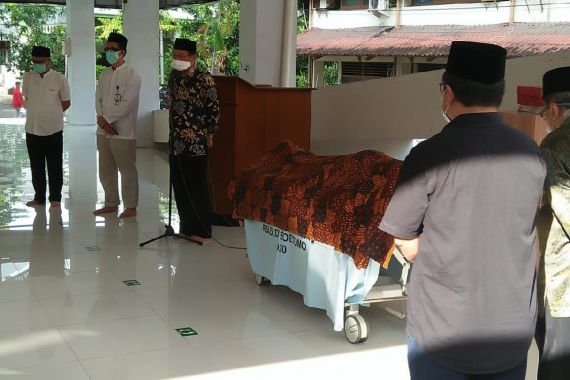 Kabar Duka, Ketua Tim Kembar Siam RS Soetomo Tutup Usia - JPNN.COM