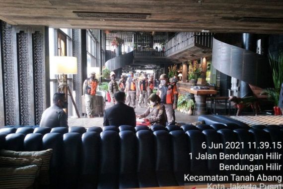 Anak Buah Anies Baswedan Tutup Kafe di Sudirman, Denda Rp50 Juta - JPNN.COM