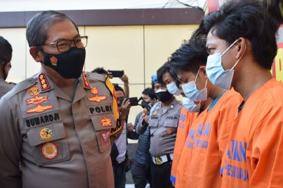 2 Buronan Kasus Pengeroyokan Anggota TNI di Terminal Bungurasih Ditangkap, Tuh Lihat - JPNN.COM