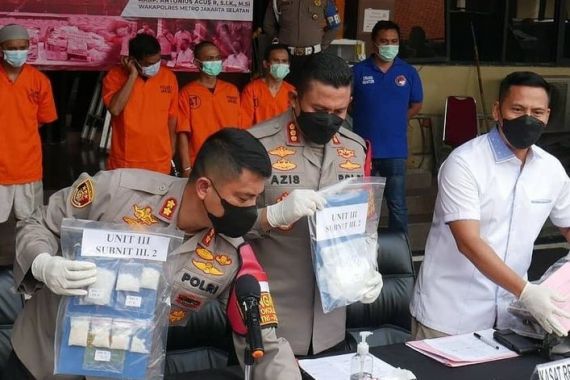 Kurang dari Seminggu, Polres Jakarta Selatan Ringkus 5 Pengedar Sabu-sabu dan Ganja - JPNN.COM