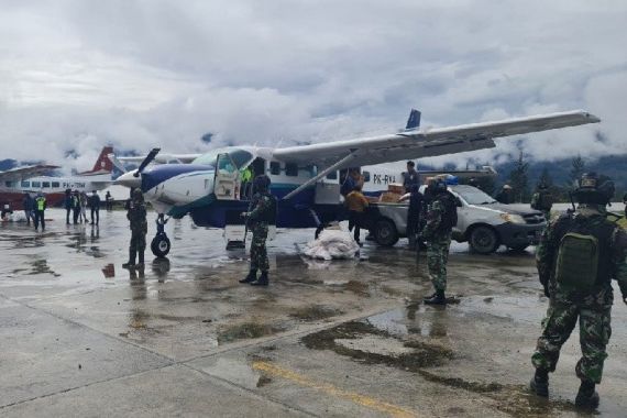 Bandara Aminggaru Ilaga Dijaga Ketat TNI-Polri - JPNN.COM