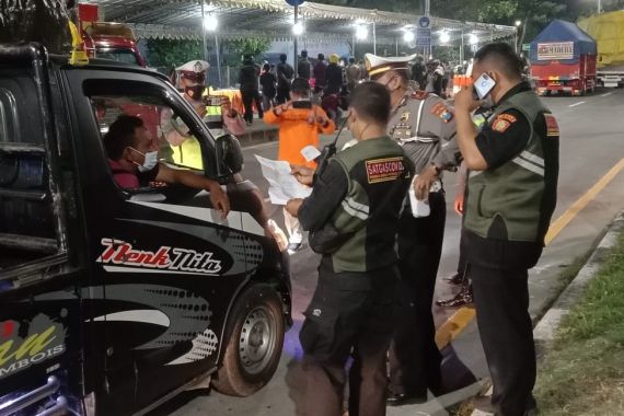 Polisi Kerahkan Personel di Zona Merah Bangkalan, Minta Kiai Ikut Turun Tangan - JPNN.COM