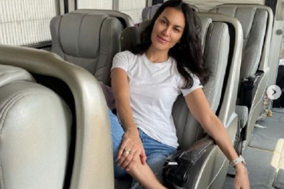 Berlibur ke Bali Naik Bus, Sophia Latjuba: Saya Benci Terbang - JPNN.COM