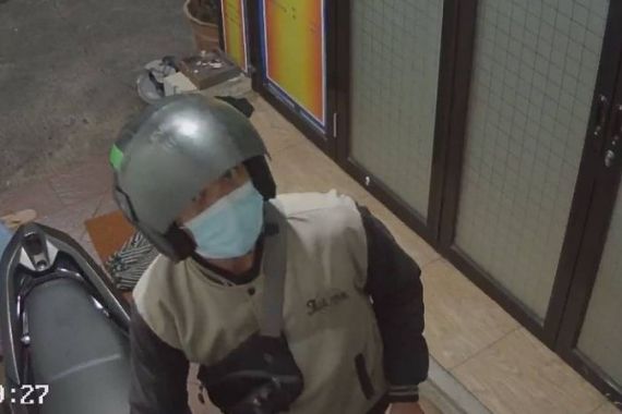 Pelaku Curanmor di Jaksel Terekam CCTV, Videonya Viral, Tuh Lihat - JPNN.COM