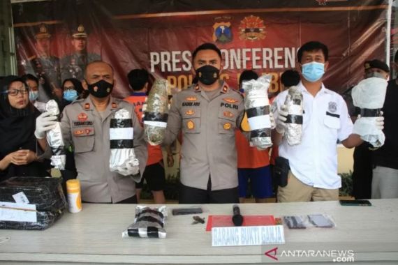 Memiliki Penghasilan Belasan Juta Rupiah, 2 Mahasiswa Digarap Polisi, Astaga! - JPNN.COM