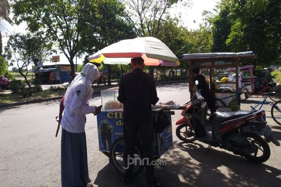 Penjual Cilok di Sidoarjo Kena Pungli, Begini Pengakuannya - JPNN.COM