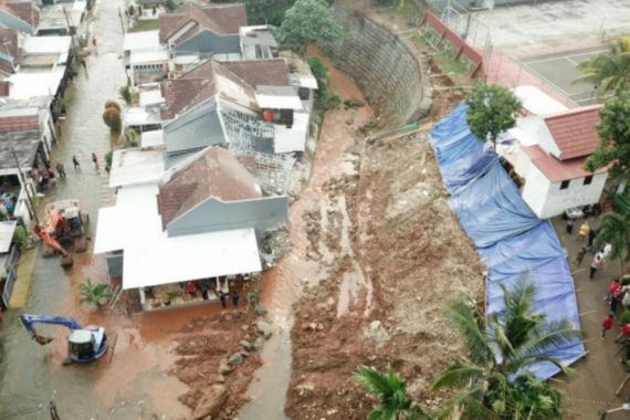 Kementerian PUPR Bantu Penanganan Longsor dan Banjir Kali Ciputat Tangsel - JPNN.COM