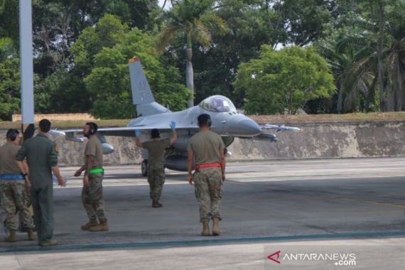 6 Pesawat Tempur F-16 AS Terbang ke Pekanbaru Mengemban Misi Khusus - JPNN.COM