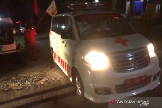 26 Ambulans Dikerahkan Mengevakuasi 89 Warga dari Dua Desa di Madiun - JPNN.COM