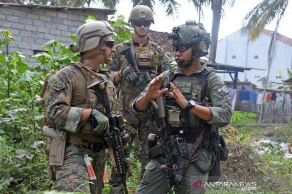 Marinir Indonesia dan AS Bebaskan Dubes yang Disandera Teroris di Pagi yang Sepi - JPNN.COM