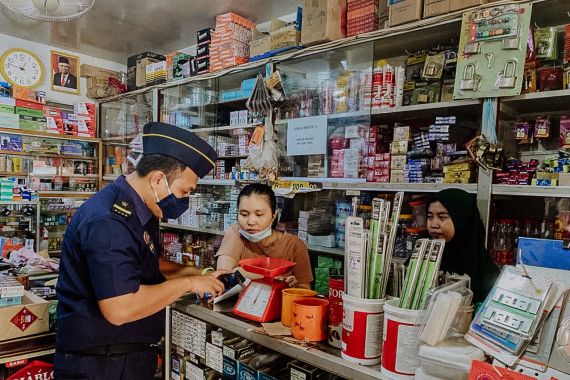 Gelar Operasi Pasar, Bea Cukai Warning Pelaku Usaha tak Menjual Rokok Ilegal - JPNN.COM