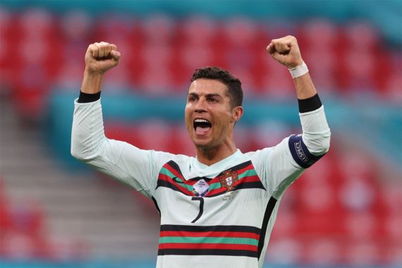 Pecahkan Rekor Baru, Ronaldo Tak Lupa Sama Teman - JPNN.COM
