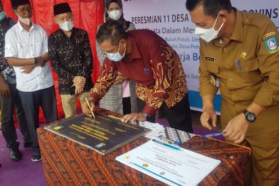 PLN Kucurkan Rp 38 Miliar untuk Terangi 11 Desa Terpencil di Kepulauan Riau - JPNN.COM