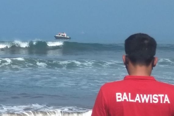 Pelajar Hilang Digulung Ombak Pantai Palabuhanratu - JPNN.COM